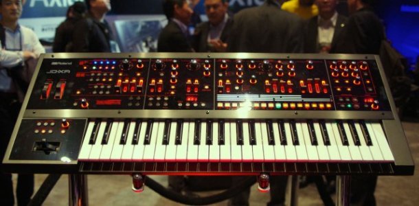 roland-jd-xa-analog-synthesizer-e1421995398243-640x315.jpg