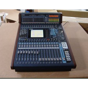 yamaha_dm1000_48_channel_digital_mixer_1396082185_92bdd29e.jpg