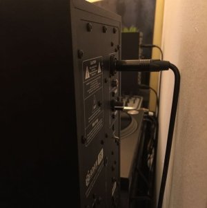 adam_f5_studio_monitors_1424409729_050d0aee.jpg