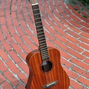 mint_veelah_to_go_mahagony_travel_34_sized_acoustic_guitar_with_pickup_1425197057_c52d39de.jpg