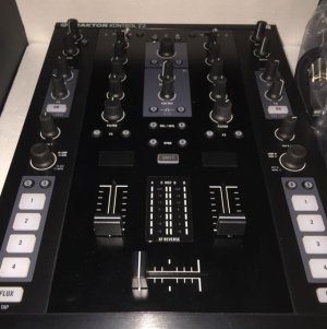 traktor_z2_dj_mixer_1425302431_5ec7aa28.jpg