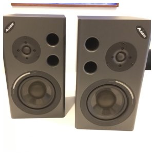 Alesis M1 active MKII_a.jpg Alesis M1 active MKII_a.jpg
