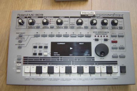 roland-mc-303-74565.jpg