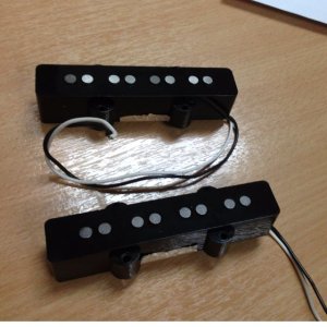 wts_fender_usa_jazz_bass_pickup_set_1456815720_32c989a7.JPG