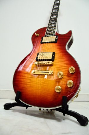 GibsonSupremeLP-Bodyfront-closeup.jpg