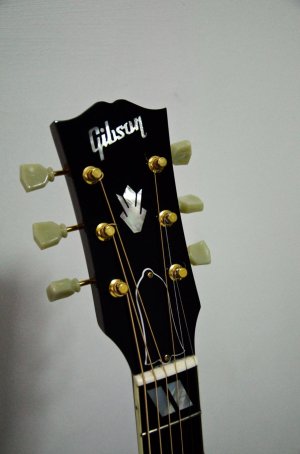 GibsonMystic-Headstock.jpg GibsonMystic-Headstock.jpg