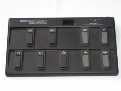 Zoom 8050 MIDI Foot Controller 01.jpg