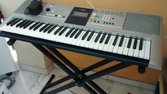 yamaha-psr-e323.jpg
