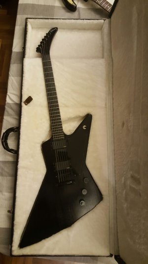 gothic gibson.jpg gothic gibson.jpg
