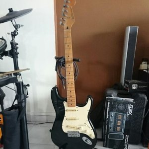 fender_stratocaster_mexico_electric_guitar_1465617762_4062dc45.jpg fender_stratocaster_mexico_electric_guitar_1465617762_4062dc45.jpg