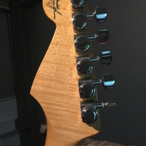 fender_custom_shop_deluxe_stratocaster_1465194888_d4ae3e75.jpg