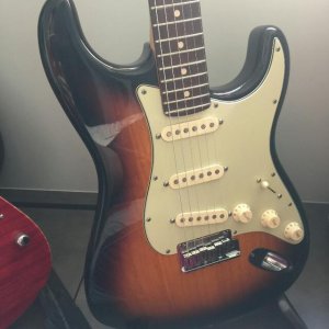 fender_custom_shop_deluxe_stratocaster_1465194888_4c7627ba.jpg