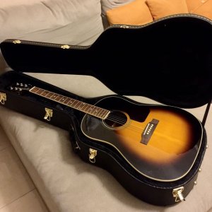 epiphone_aj200s_solid_top_with_case_1466653242_5998b730.jpg