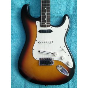 fender_stratocaster_mim_sunburst_2000s_1464059584_4795b744.jpg