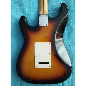 fender_stratocaster_mim_sunburst_2000s_1464059585_db1a0bdf.jpg