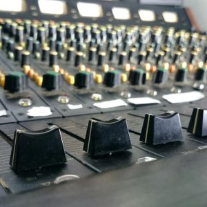 vintage_mixing_console_no_nego_1468416020_176ffc58.jpg vintage_mixing_console_no_nego_1468416020_176ffc58.jpg