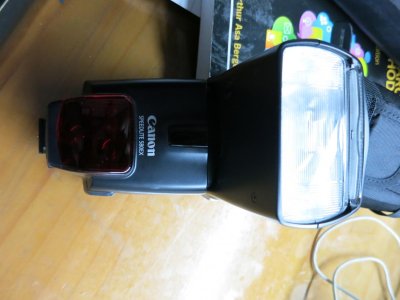 Canon speedlite 580EX (sitting).jpg