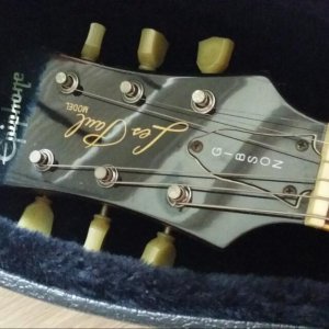 epiphone_les_paul_1476109875_976b639f.jpg