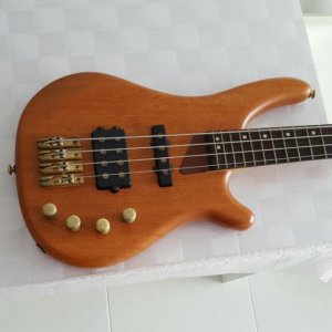 active_4_string_electric_bass_from_vantage_1480899856_69692a51.jpg