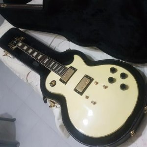 tokai_les_paul_custom_1483531631_1ac9ef5a.jpg