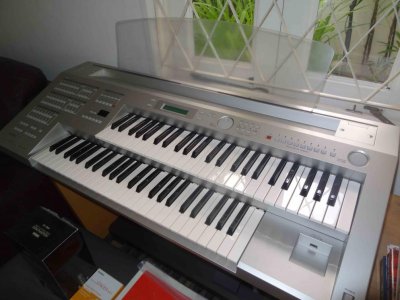 Yamaha Electone ELB-01_keyboard1.jpg Yamaha Electone ELB-01_keyboard1.jpg