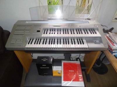 Yamaha Electone ELB-01_without cover.jpg