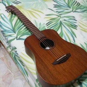 veelah_togo_solid_mahogany_top_travel_guitar_with_preamp_1429669609_912e21d6.jpg