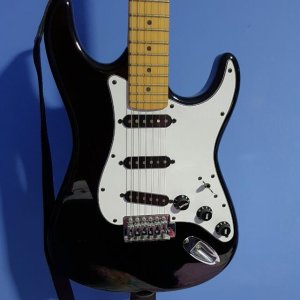 swing_strat_guitar_black_1482331484_8693648f.jpg
