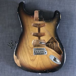 stratocaster_swamp_ash_body_1489194701_ba1acf59.jpg