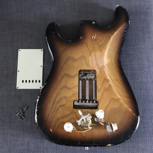 stratocaster_swamp_ash_body_1489194702_b2c95ca5.jpg