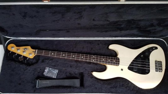 Fender Bass JP 90 (2).jpg