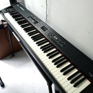 roland_rd300nx_digital_piano_1494462731_d477d000.jpg