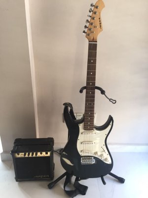 aria_guitar_and_amp_1523626032_9aca5a85.jpg