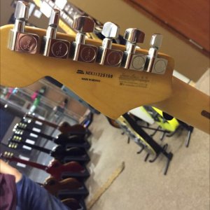 fender_mim_stratocaster_1429546976_7d40c37e.jpg