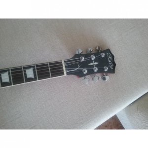 rally_electric_guitar_1428312913_20fb78ee.jpg
