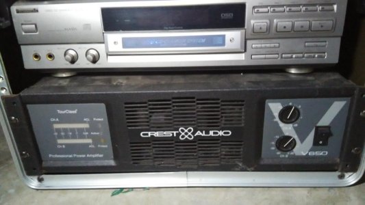 Crest Audio V650 Amp.jpg