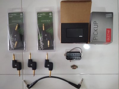 guitar accessories.jpg