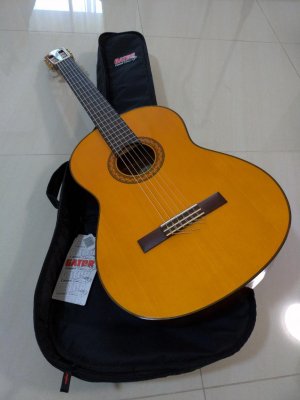 yamaha_c70_acoustic_guitar_1547006816_4d713a11.jpg