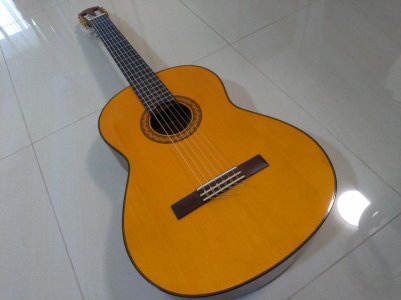yamaha_c70_acoustic_guitar_1547006816_68e071bf.jpg