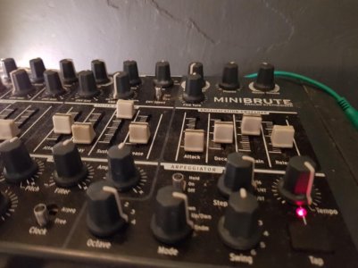 arturia_minibrute_analog_synthesizer_1556621877_e71b0885.jpg