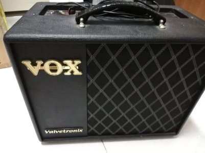 vox_vt_20x_with_modified_speaker_out_to_connect_to_a_cabinet_1543238290_6c0cca00.jpg