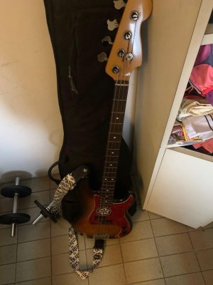 fender_mij_precision_bass_1583546117_604236ea_progressive.jpg fender_mij_precision_bass_1583546117_604236ea_progressive.jpg