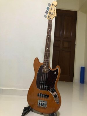 negotiable_fender_mustang_pj_b_1597224710_ee7f8c35_progressive.jpg