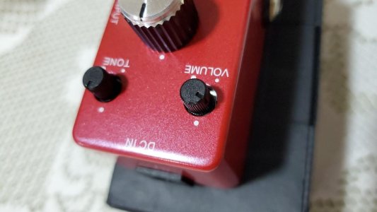 eno_classic_distortion_pedal_1601609092_bb235bcf_progressive.jpg