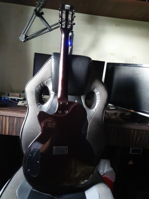 Cort nyelectric 2.jpg