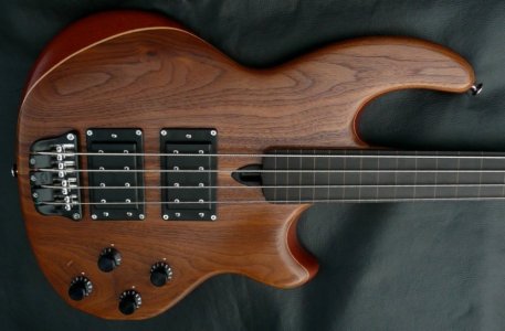 WAL MK 2 Custom Bass 1991 fretless.jpg