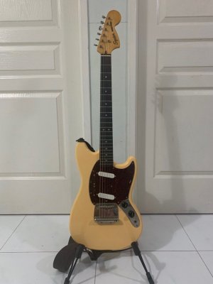 squier_classic_vibe_mustang_1729172477_ea4dcb23_progressive.jpg