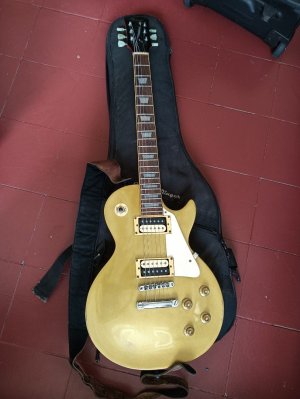 tokai_les_paul_style_electric__1745909983_ef61ae79_progressive.jpg