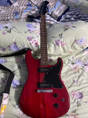 squier_stratosonic_guitar__red_1756744598_d4337103_progressive.jpg
