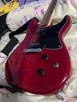 squier_stratosonic_guitar__red_1756744598_101e39ff_progressive.jpg